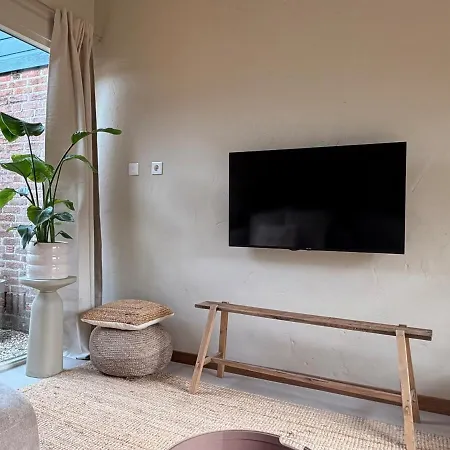 House Bali - Near The Keukenhof And The