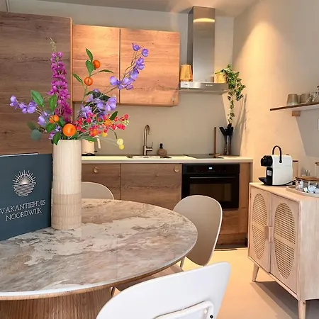 House Bali - Near The Keukenhof And The